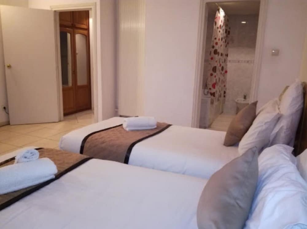 Double Room - Photo 10