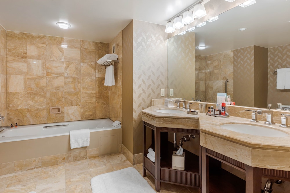 Executive Room, 1 King Bed (Deluxe)