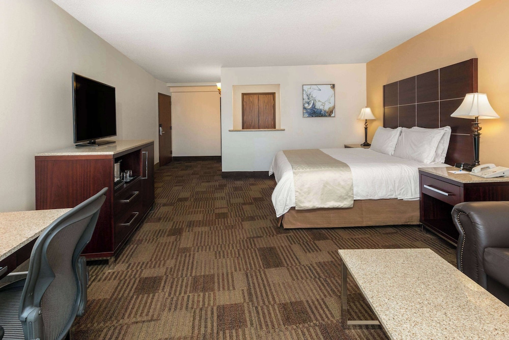 Studio Suite, 1 King Bed, Non Smoking - Photo 2
