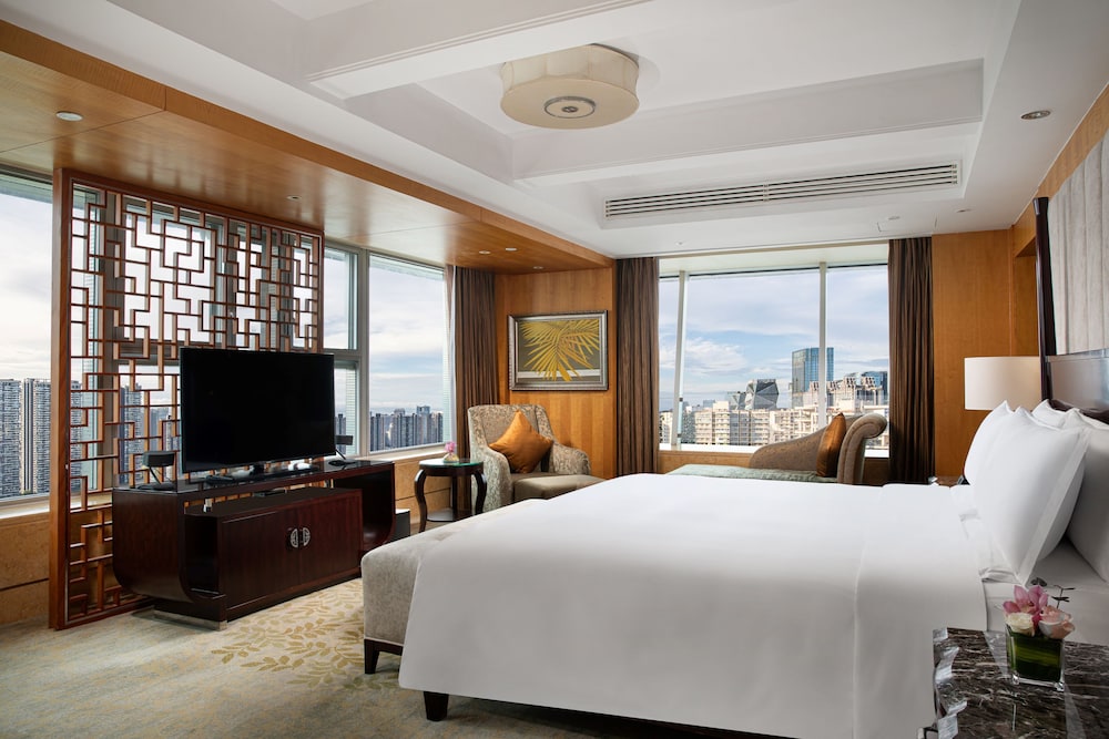 Junior Suite, 1 King Bed, Club Lounge Access - Photo 1