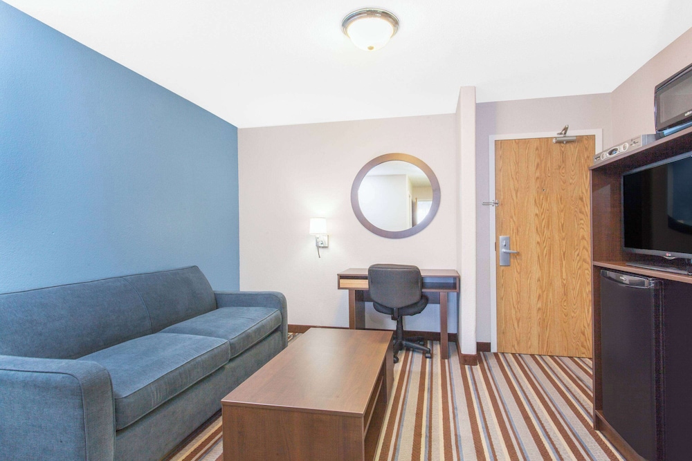Studio Suite, 1 King Bed, Non Smoking - Photo 7