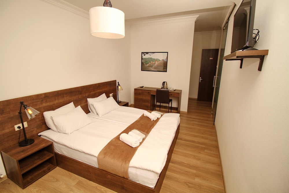 Superior Twin Room, City View photo 1