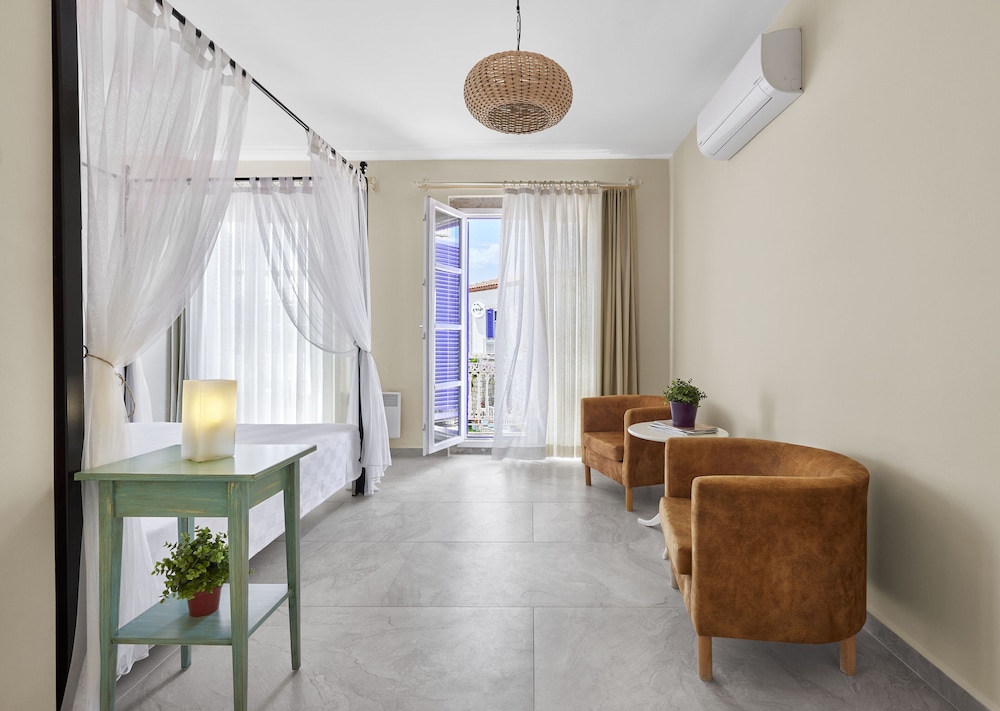 Superior Room with Balcony - Photo 1