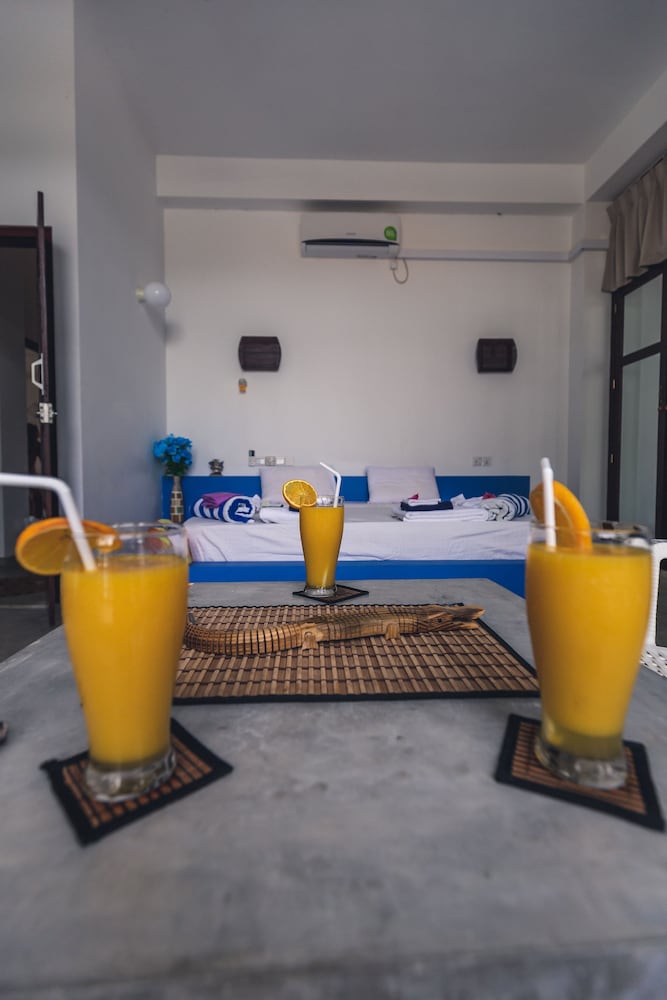 Deluxe Double Room, 1 King Bed, Refrigerator, Poolside