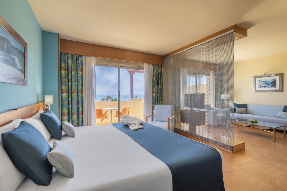 Family Room, Multiple Bedrooms, Connecting Rooms (3 adults and 2 children)