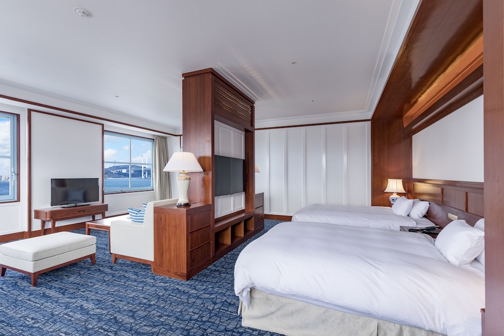 Premier Ocean Suite (Club Lounge Access Included), Non Smoking photo 2