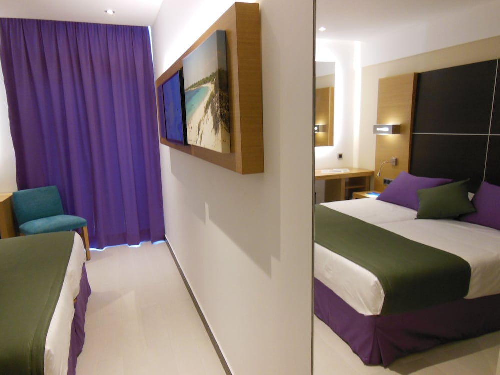 Twin Room, Balcony - Photo 2