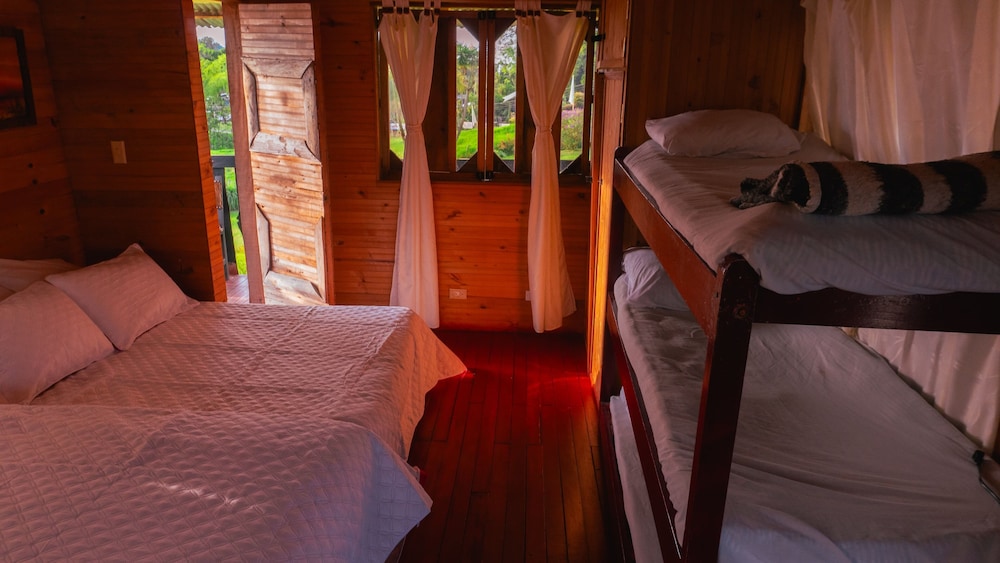 Family Cabin, 2 Bedrooms, Mountain View, Mountainside photo 2