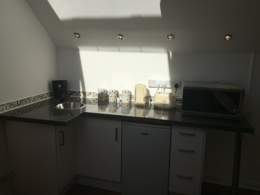 Apartment, Private Bathroom - Photo 23