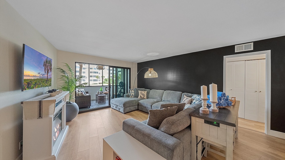 Condo, 2 Bedrooms