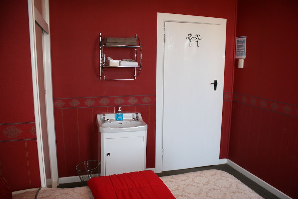 Room 8 Double photo 2
