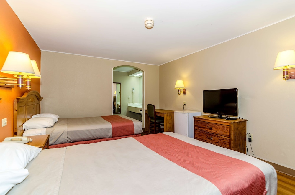 Standard Room, 2 Double Beds, Smoking photo 2