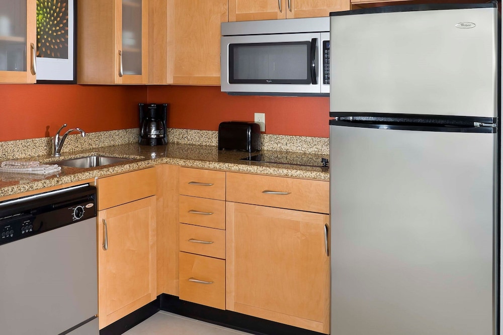 Suite, 1 Bedroom, Non Smoking (Mobility/Hearing Accessible, Tub) - Photo 3