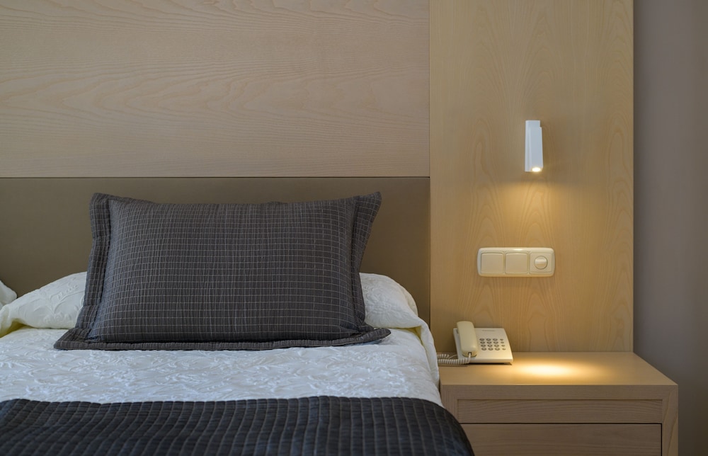Triple Room, Balcony, Partial Sea View