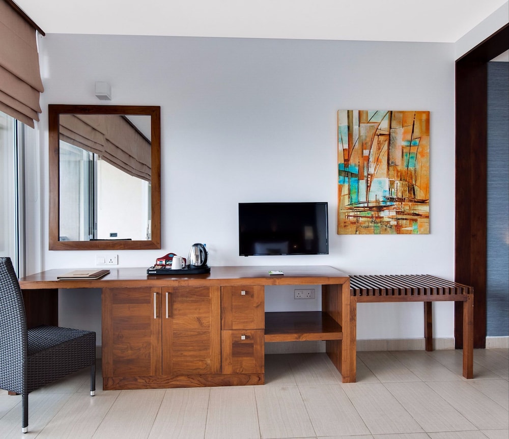 Standard Double Room - Pool / Garden View photo 3
