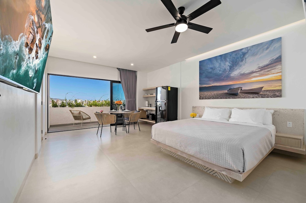 Studio Suite, 1 King Bed, City View