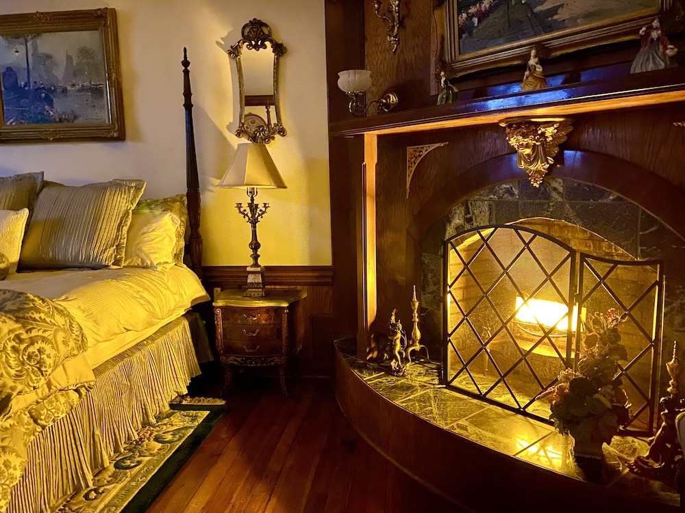 The Magnolia Senior Luxury Suite photo 1
