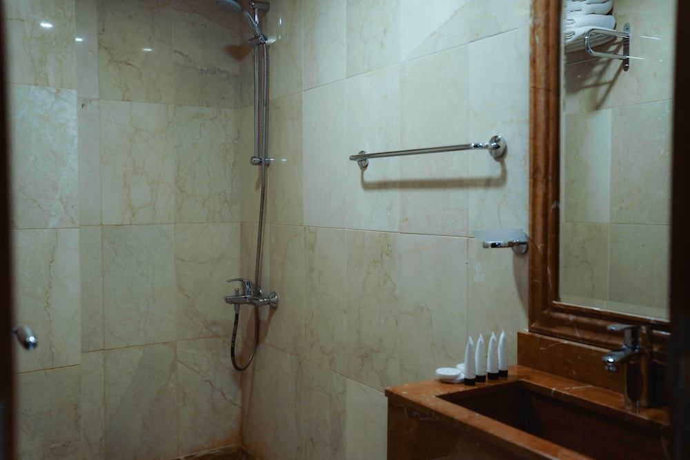 Deluxe Twin Room - Photo 13