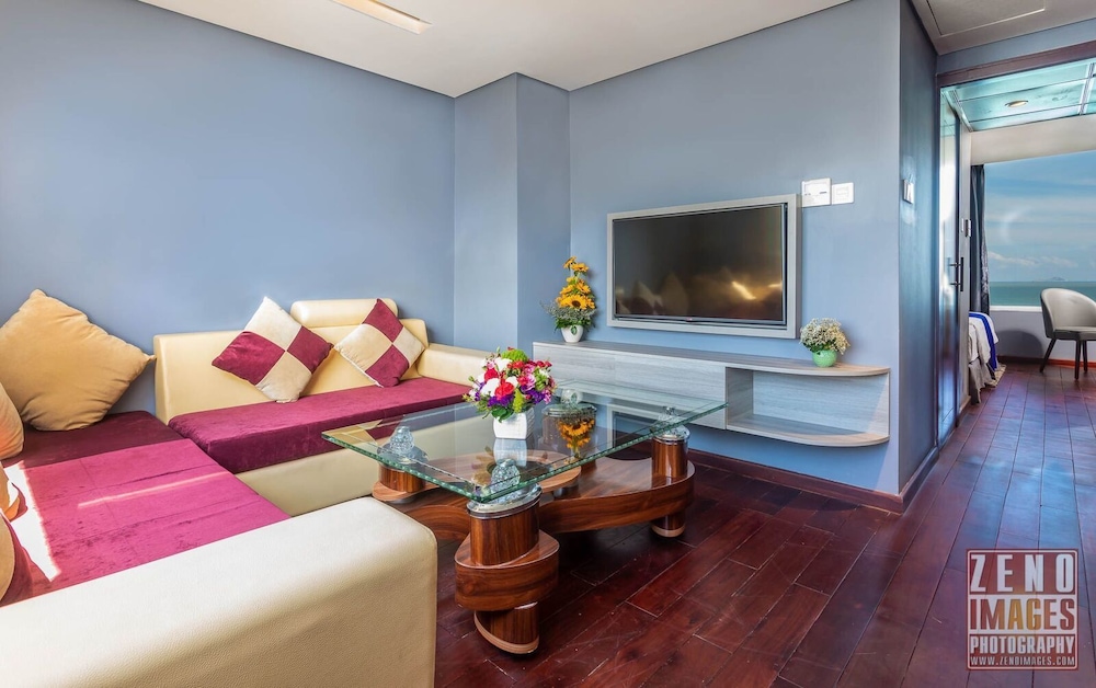 Suite, Sea View