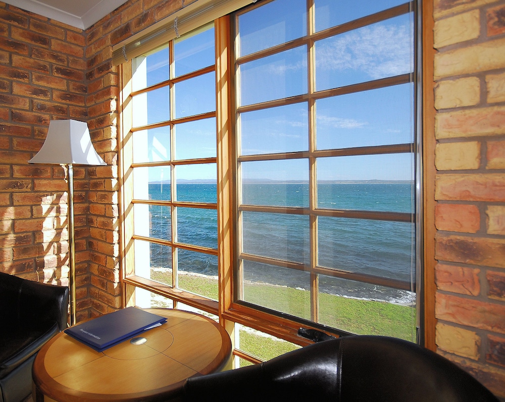 Stanley Village – Superior Suite, 1 King Bed, Sea View photo 2