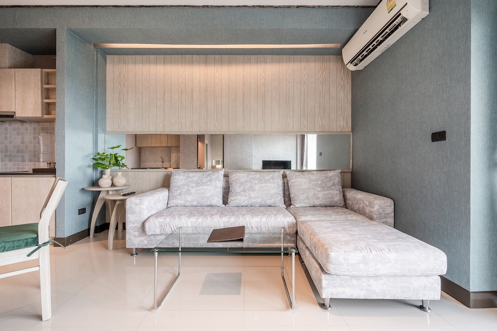 Suite, 1 Bedroom - Photo 7