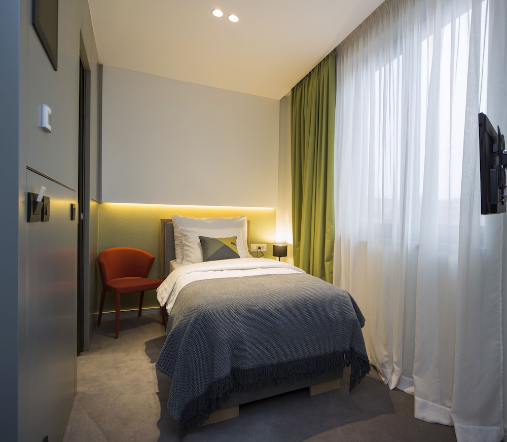 Economy Single Room, City View thumbnail 5