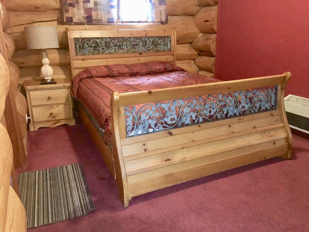 Red Room Queen Bed - Accessible Features photo 1