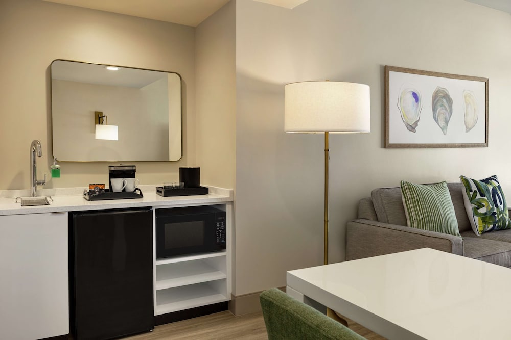 Room, Multiple Beds, Balcony (Gulf View)