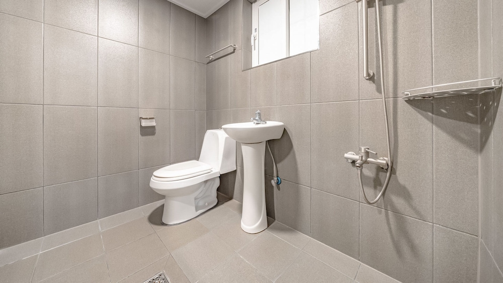 Basic Room, 1 Bedroom (A202) - Photo 3