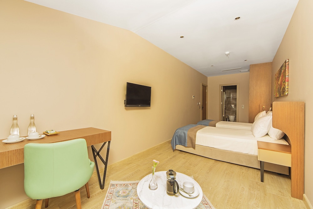 Junior Double or Twin Room photo 1