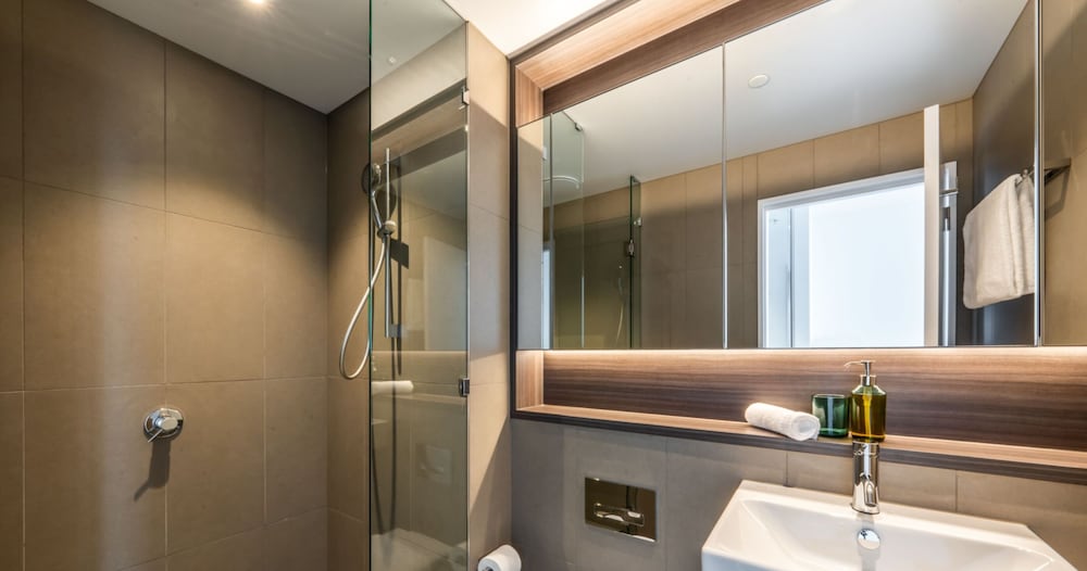 Sky High 2 Bedroom 2Bathroom Apartment with Stadium & Harbour Views - Photo 12