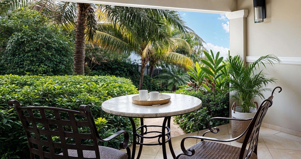 Honeymoon Suite, 1 Bedroom, Garden View (Crystal Lagoon Walkout Swim up)