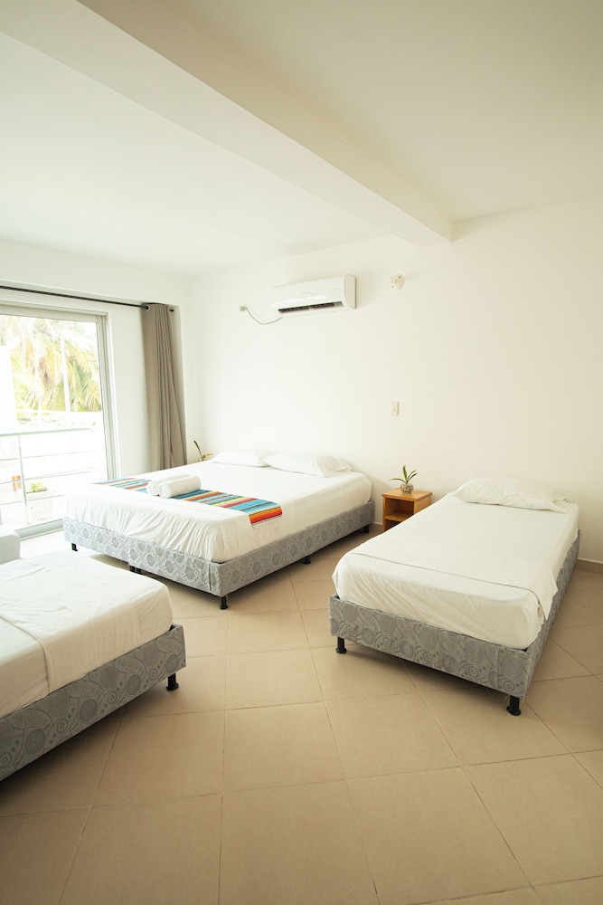 Family Room, Multiple Beds photo 3