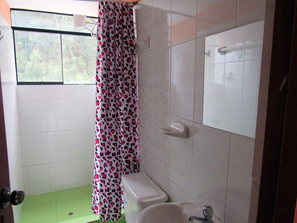 Classic Twin Room, Shared Bathroom photo 3