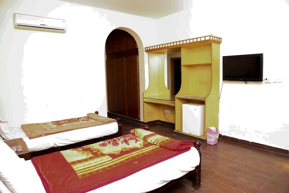 Standard Twin Room, 2 Twin Beds - Photo 2