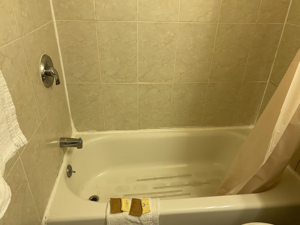 Standard Room, 2 Queen Beds, Non Smoking - Photo 8