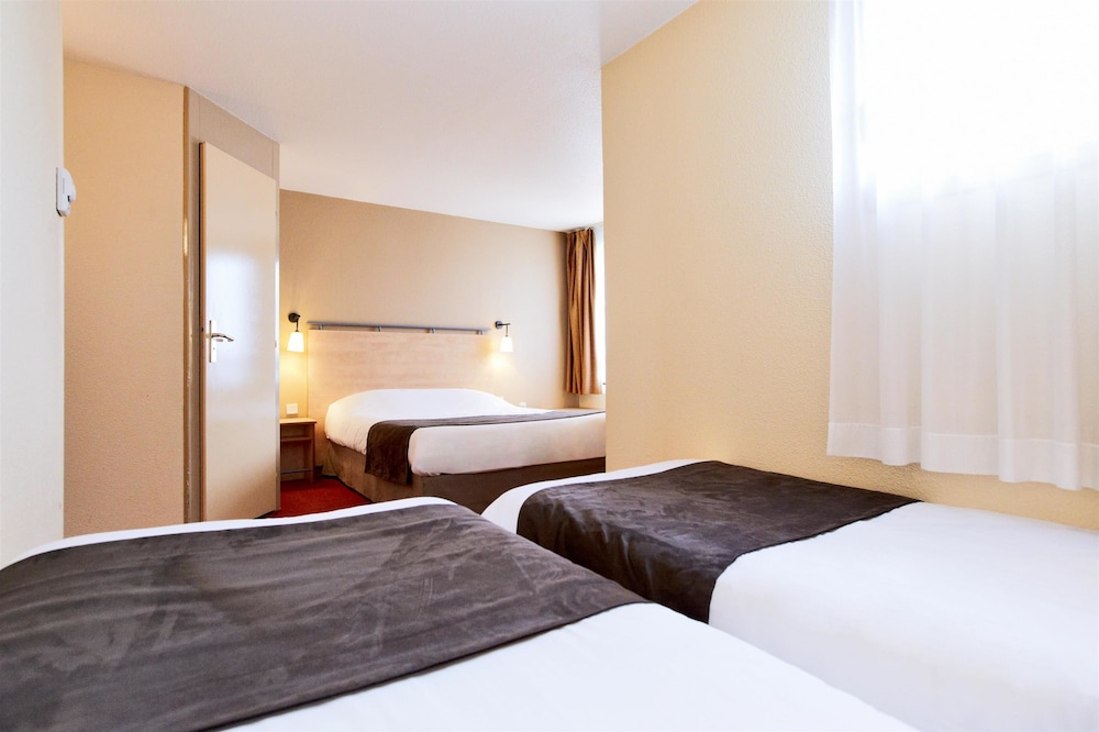 Standard Room, Multiple Beds - Photo 1