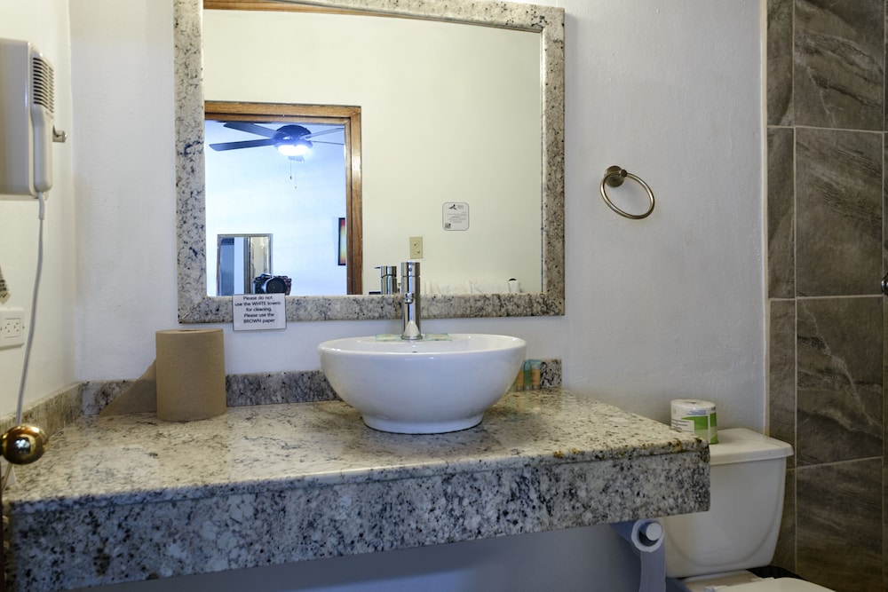 Basic Triple Room photo 2