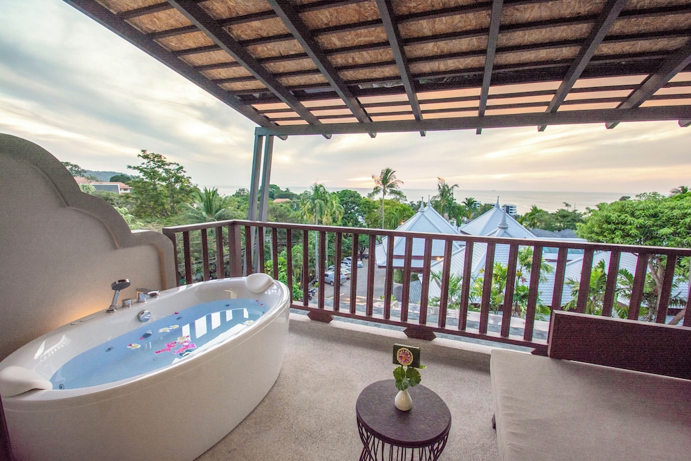 Honeymoon Suite - Photo 11