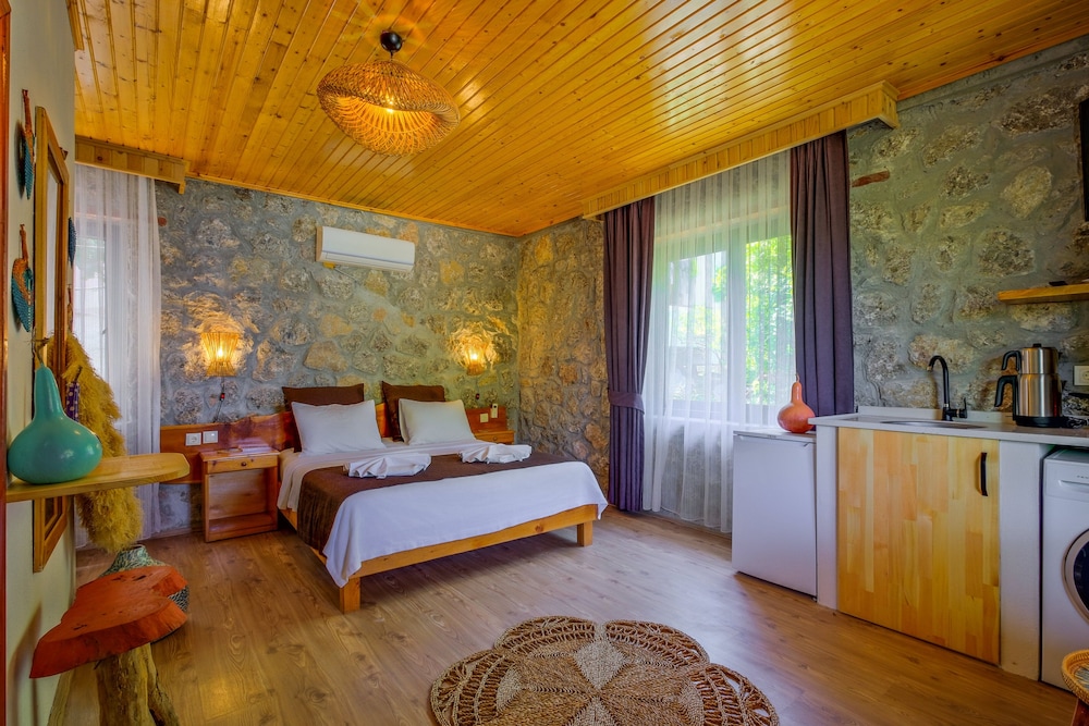 Honeymoon Studio Suite, 1 Bedroom, Jetted Tub, Sea View