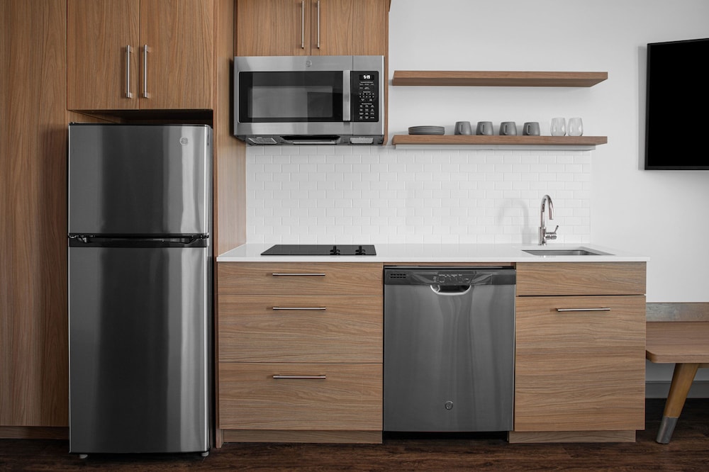 Studio, Multiple Beds, Kitchen - Photo 4