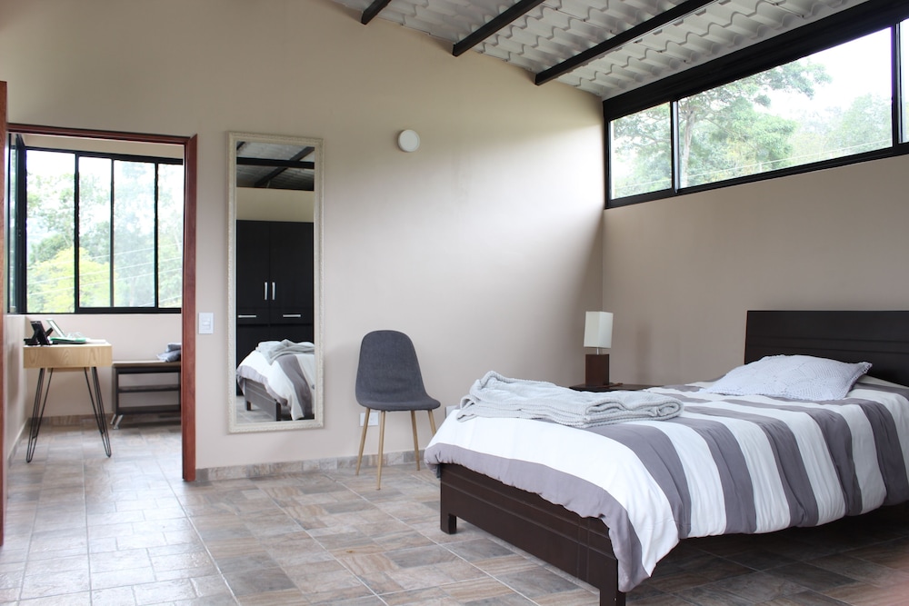Luxury Cabin, 2 Bedrooms, 2 Bathrooms, Mountain View photo 1