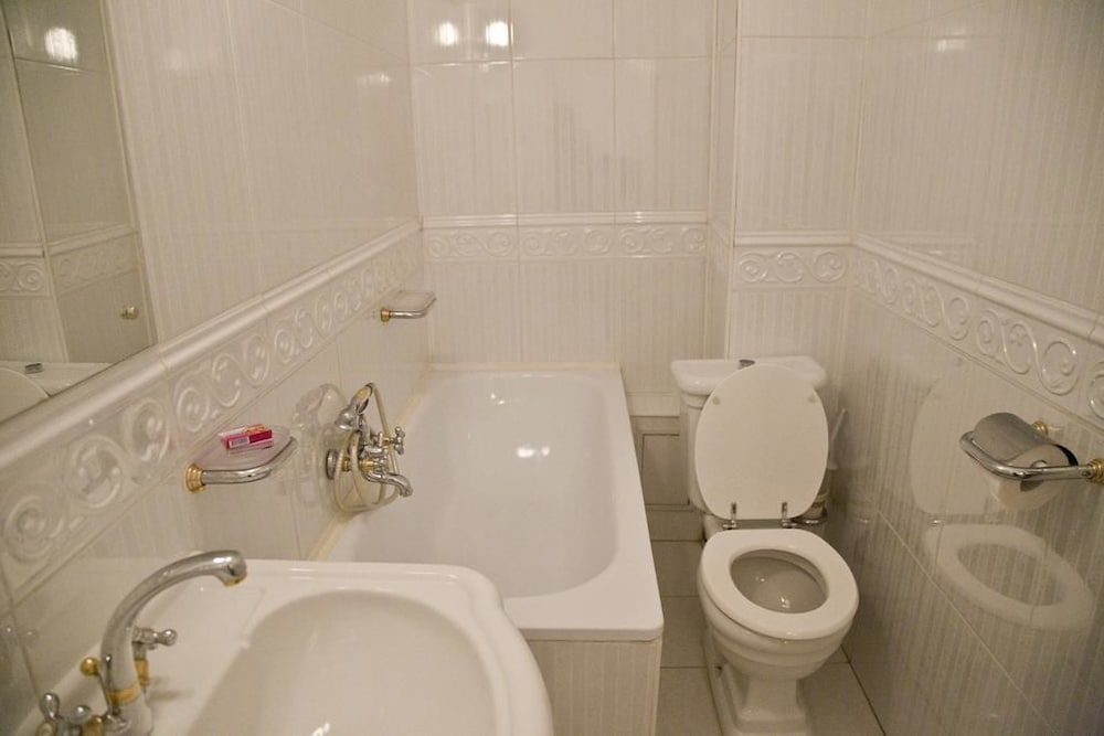 Double Room, Private Bathroom - Photo 3
