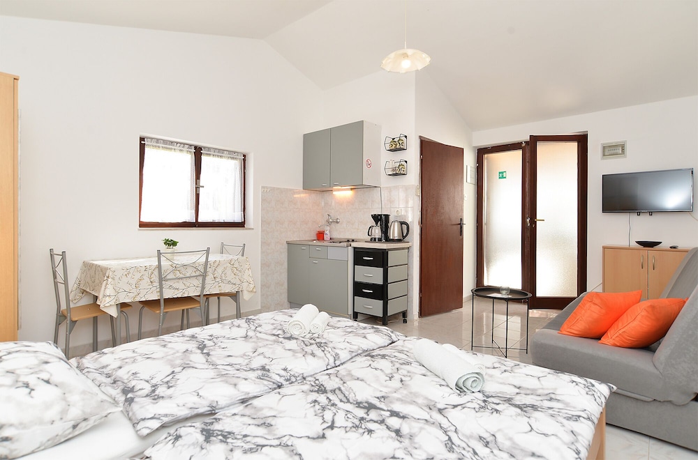 Standard Studio, 1 Bedroom (535/1278)