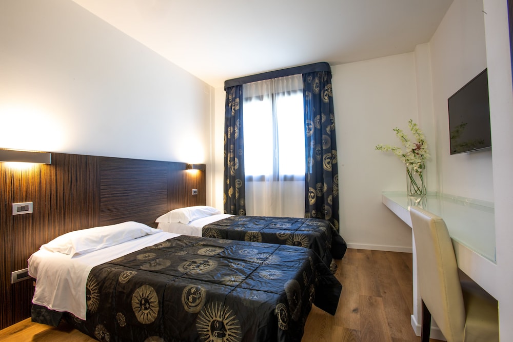 Standard Room photo 2