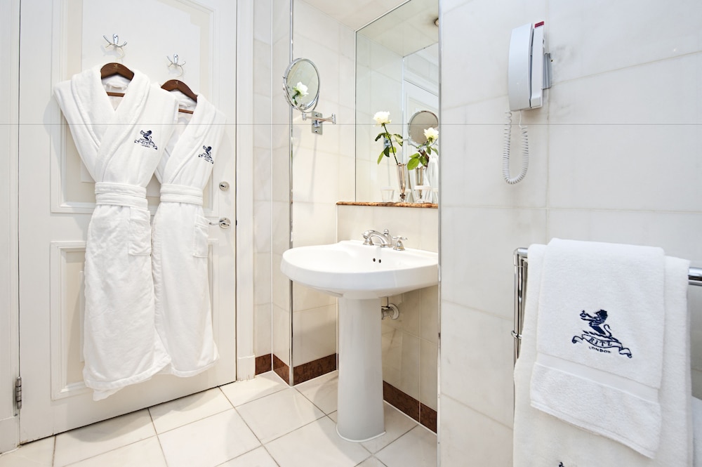 Deluxe Double Room thumbnail 5