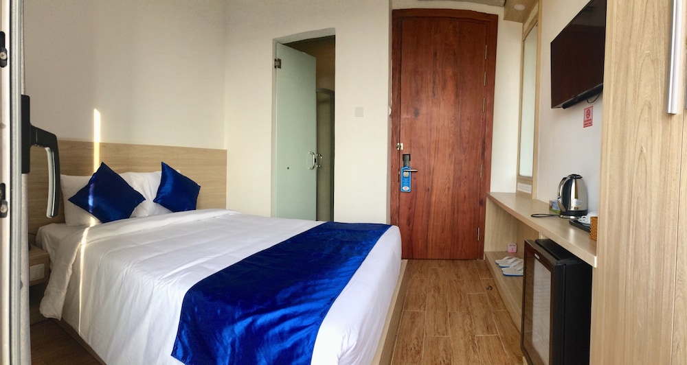 Superior Room, 1 Queen Bed, Non Smoking photo 3