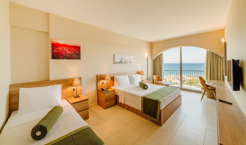 Standard Triple Room, Sea View - Photo 6