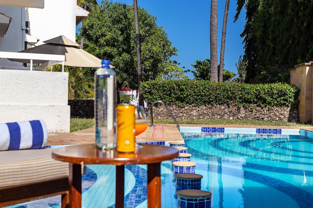 Executive Apartment, 3 Bedrooms, Pool Access, Pool View