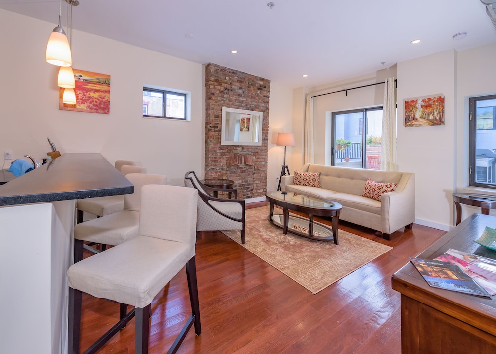 Luxury Apartment, 3 Bedrooms, Patio photo 2